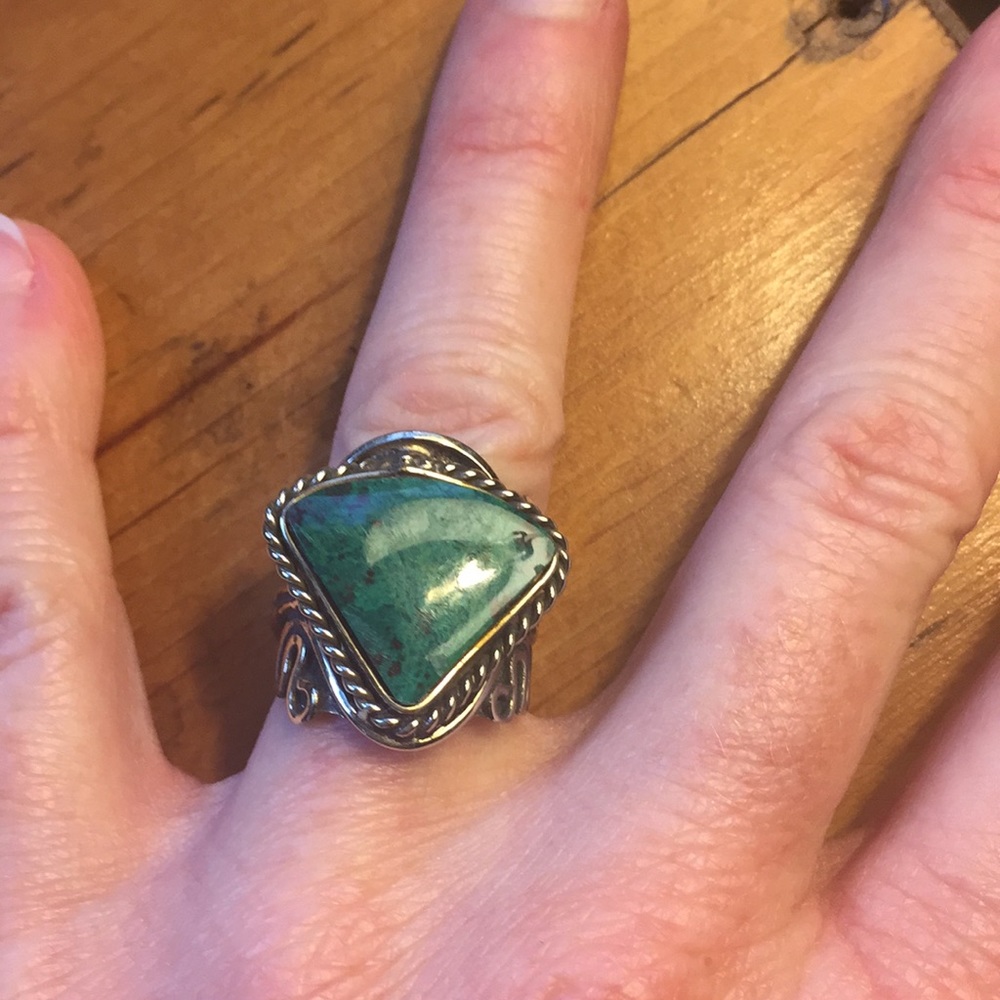 Sterling silver green stone ring - Sz 6.5